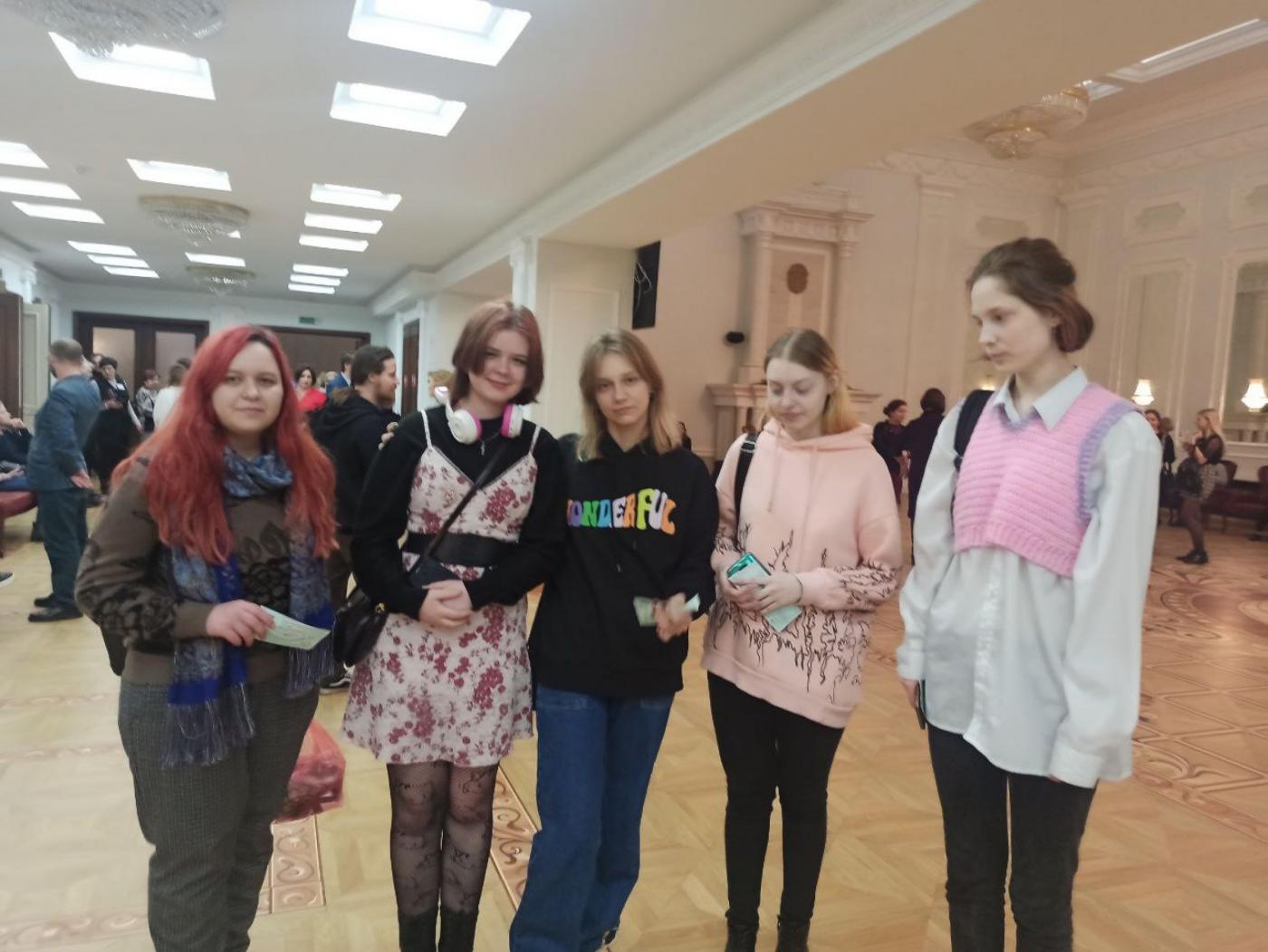 Будущие инженеры ювелирного дела посетили Белорусский государственный молодежный театр